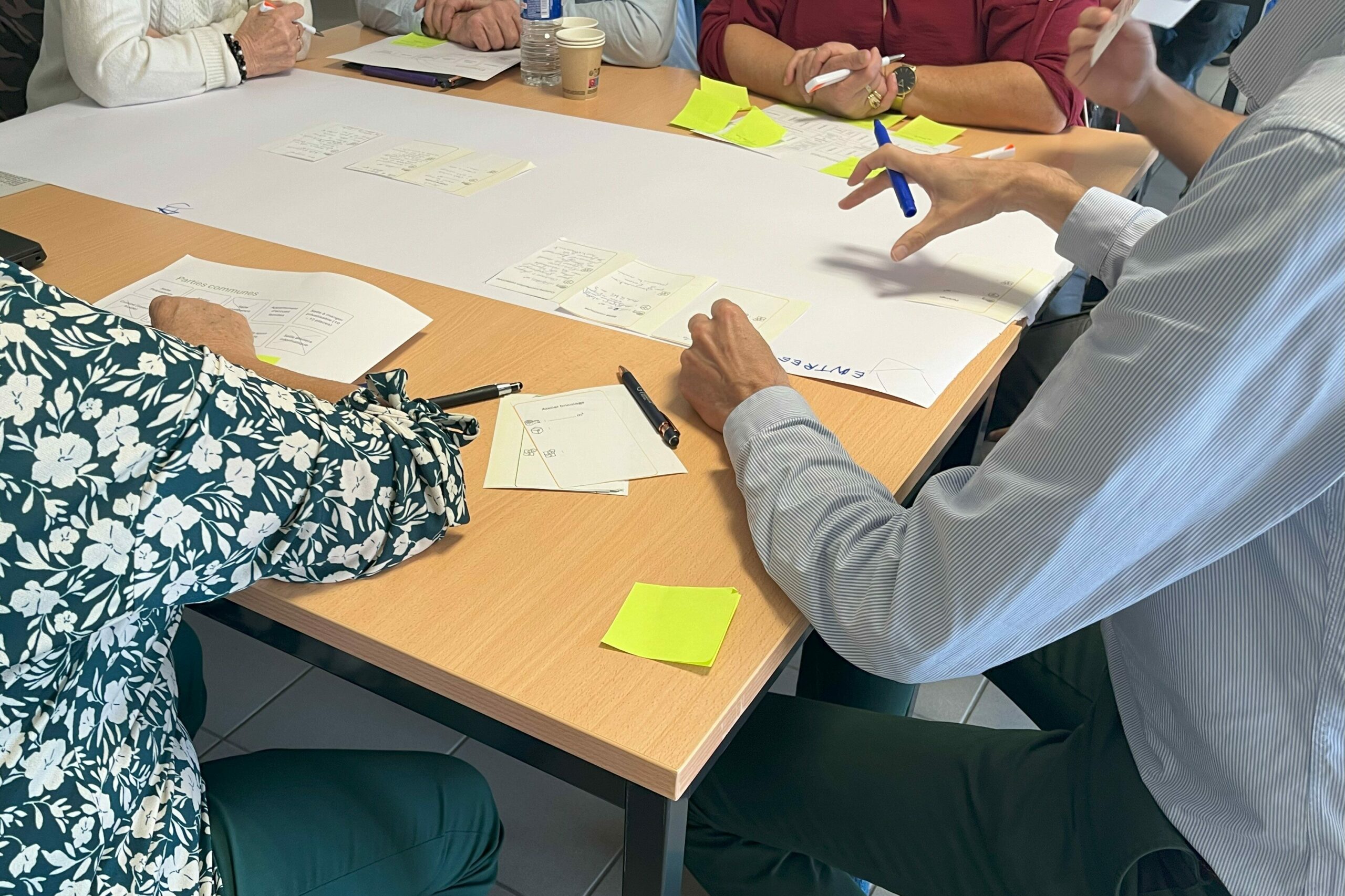photo d'une table lors d'un atelier de prototypage